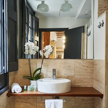 Gothic-cathedral Apartment