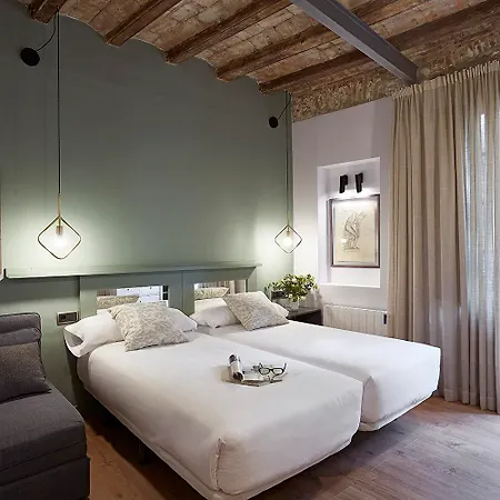 Gothic-cathedral Apartment