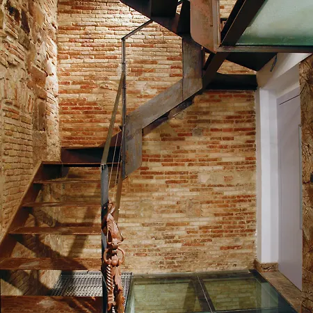 Gothic-cathedral Apartment *
